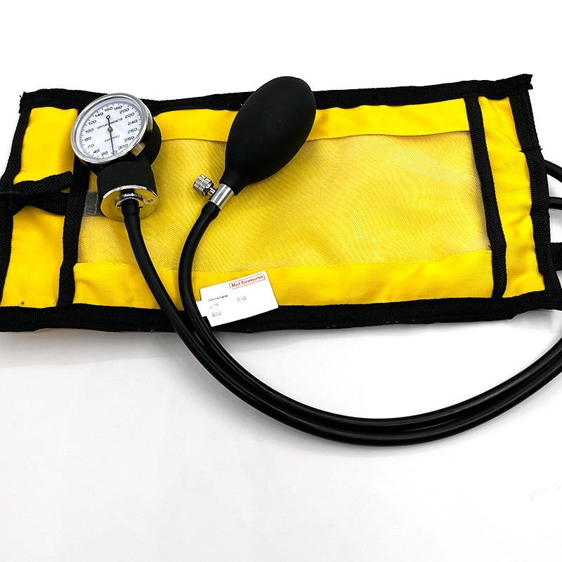 अस्पताल के सहायक उपकरण TPU पुन: प्रयोज्य मैनुअल प्रेशर इन्फ्यूजन बैग, एनरोइड गेज प्रेशर इन्फ्यूज़र बैग के साथ