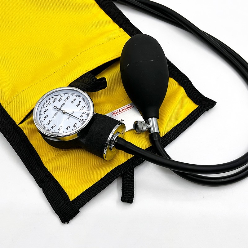 अस्पताल के सहायक उपकरण TPU पुन: प्रयोज्य मैनुअल प्रेशर इन्फ्यूजन बैग, एनरोइड गेज प्रेशर इन्फ्यूज़र बैग के साथ