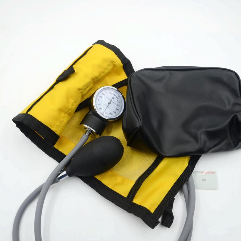 अस्पताल के सहायक उपकरण TPU पुन: प्रयोज्य मैनुअल प्रेशर इन्फ्यूजन बैग, एनरोइड गेज प्रेशर इन्फ्यूज़र बैग के साथ