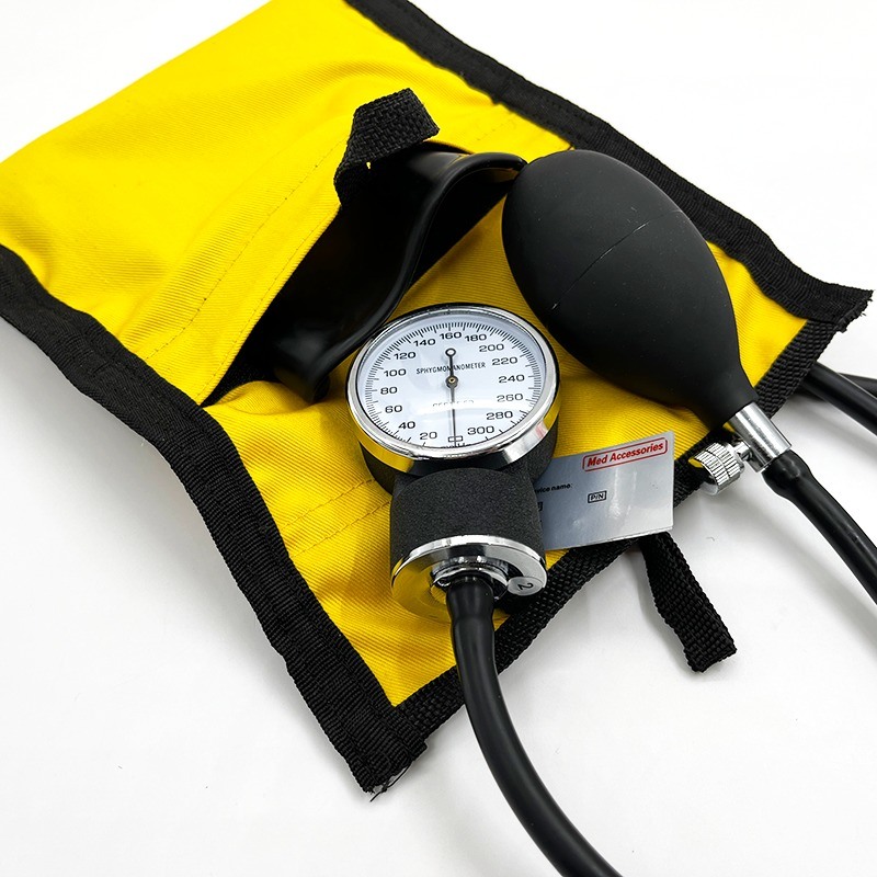 अस्पताल के सहायक उपकरण TPU पुन: प्रयोज्य मैनुअल प्रेशर इन्फ्यूजन बैग, एनरोइड गेज प्रेशर इन्फ्यूज़र बैग के साथ